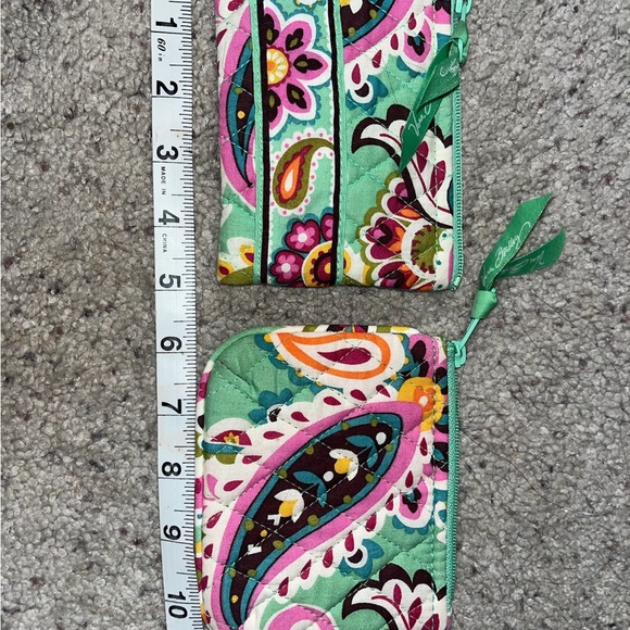 Set of 4 Vera Bradley bags with a variety of sizes - Picture 12 of 16